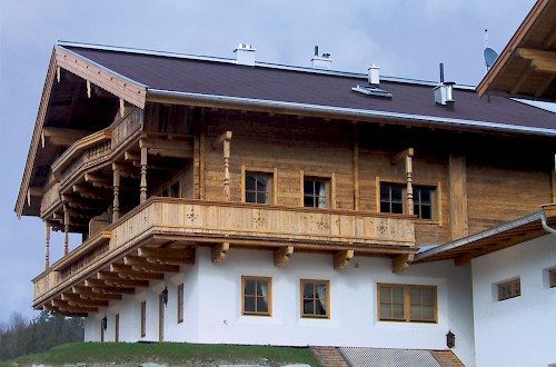 Holzfassade & Balkon