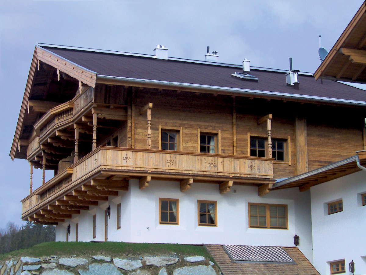 Holzfassade & Balkon